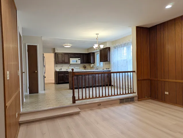 $492,500 | 1206 East Suffield Drive, Arlington Heights, IL 60004