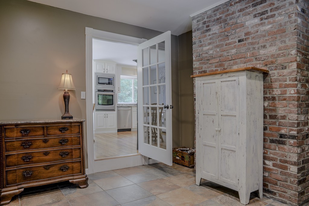 341 Main Street Boxford, MA 01921 - Photo 5 of 30 a view of walk in closet