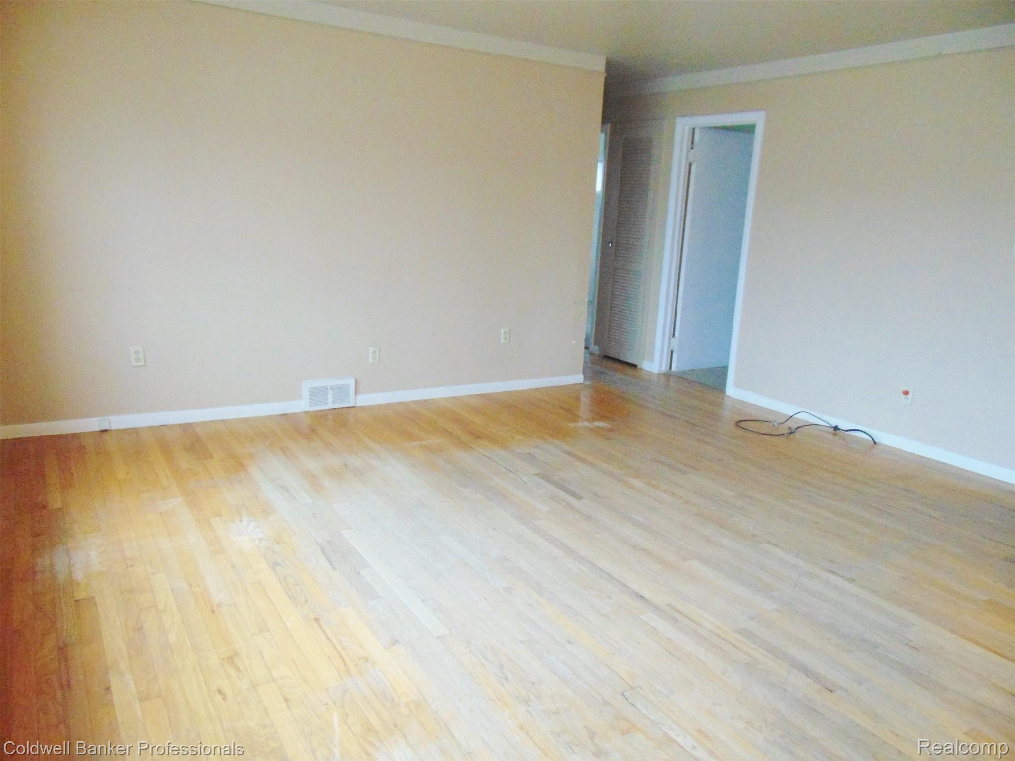 147 West Tienken Road Rochester, MI 48306 - Photo 22 of 49 living room