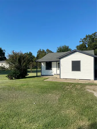 $950 | 1802 North Avenue Q, Freeport, TX 77541