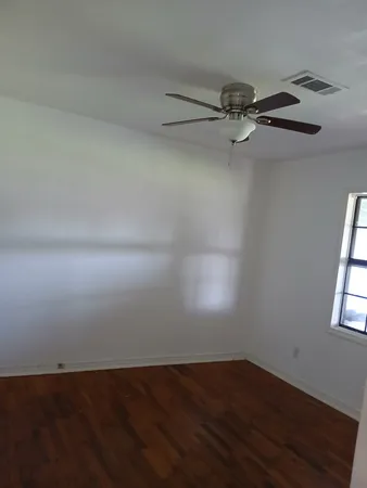 $950 | 1802 North Avenue Q, Freeport, TX 77541