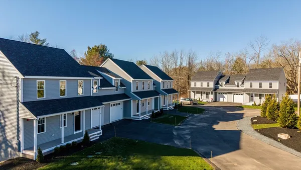 $3,800 | 9 Waterman Way, Unit 9, Middleboro, MA 02346