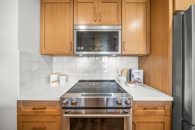 $1,374,900 | 2500 Torrey Pines Road, Unit 305, La Jolla, CA 92037