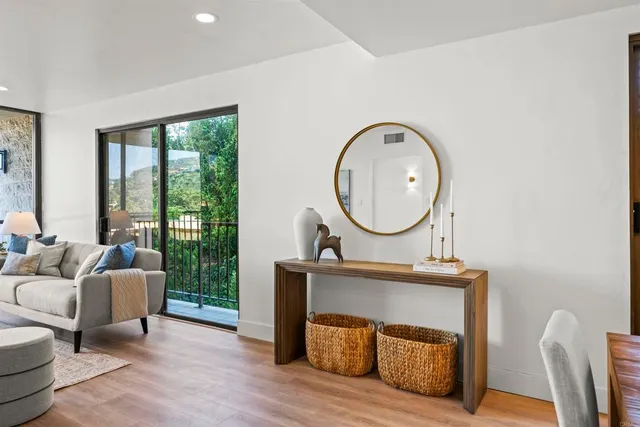 $1,374,900 | 2500 Torrey Pines Road, Unit 305, La Jolla, CA 92037