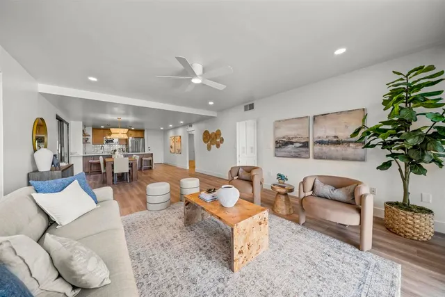 $1,374,900 | 2500 Torrey Pines Road, Unit 305, La Jolla, CA 92037