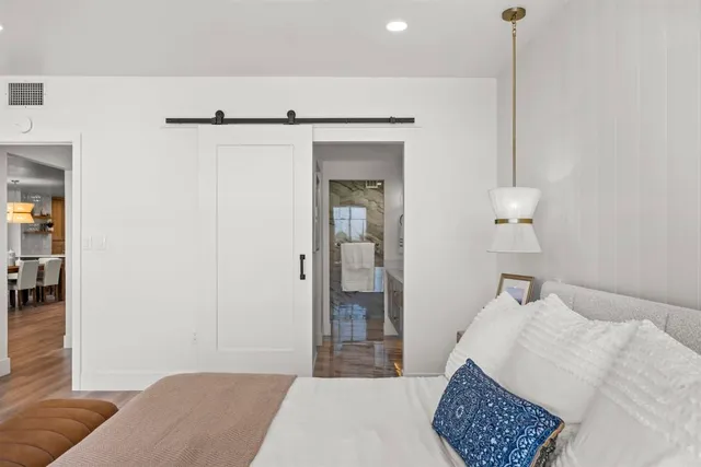 $1,374,900 | 2500 Torrey Pines Road, Unit 305, La Jolla, CA 92037