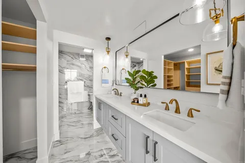 $1,374,900 | 2500 Torrey Pines Road, Unit 305, La Jolla, CA 92037