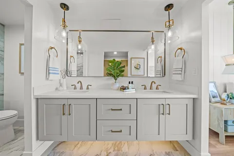 $1,374,900 | 2500 Torrey Pines Road, Unit 305, La Jolla, CA 92037