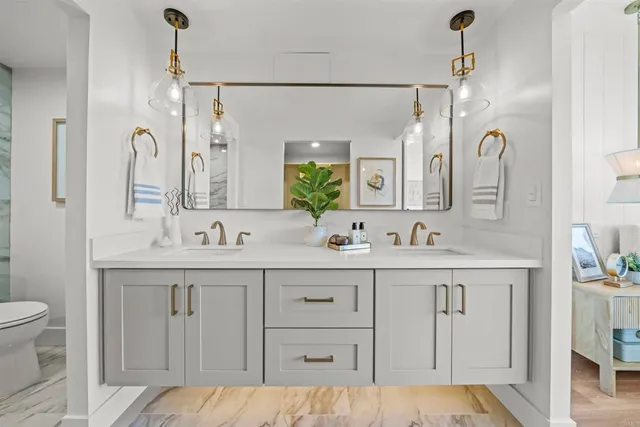 $1,374,900 | 2500 Torrey Pines Road, Unit 305, La Jolla, CA 92037