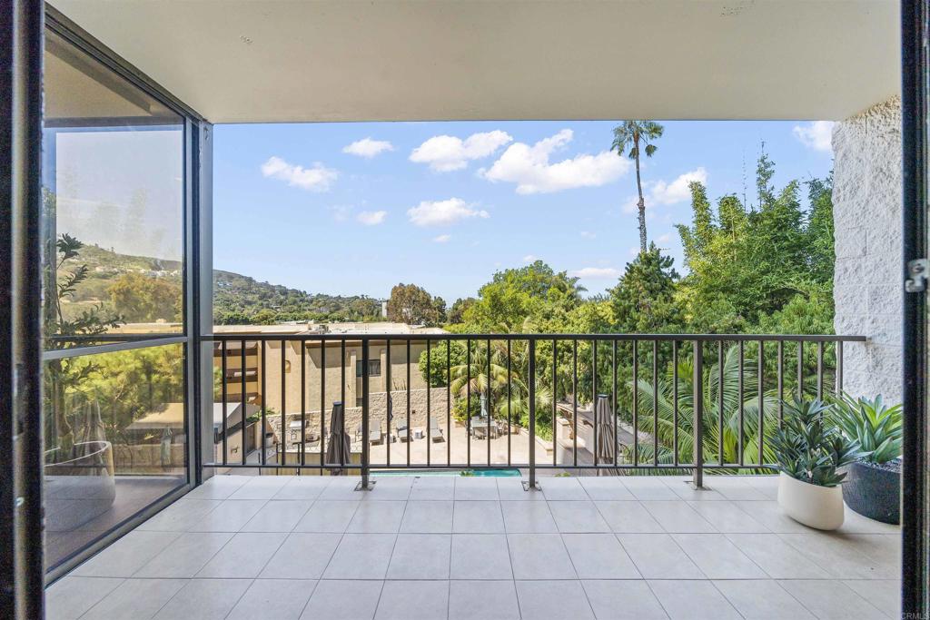 2500 Torrey Pines Road, Unit 305 La Jolla, CA 92037 - Photo 33 of 47