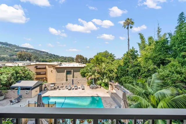 $1,374,900 | 2500 Torrey Pines Road, Unit 305, La Jolla, CA 92037