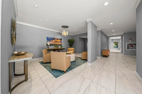 $1,374,900 | 2500 Torrey Pines Road, Unit 305, La Jolla, CA 92037