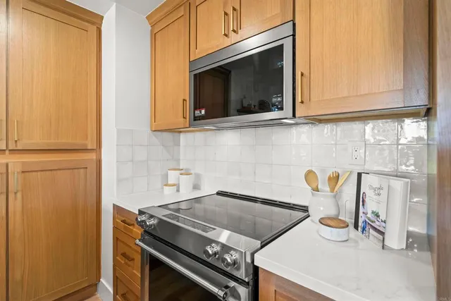 $1,374,900 | 2500 Torrey Pines Road, Unit 305, La Jolla, CA 92037