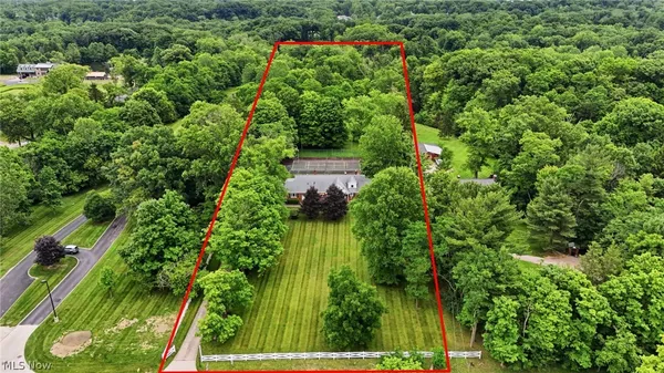 $699,900 | 6975 Columbia Road, Olmsted Falls, OH 44138