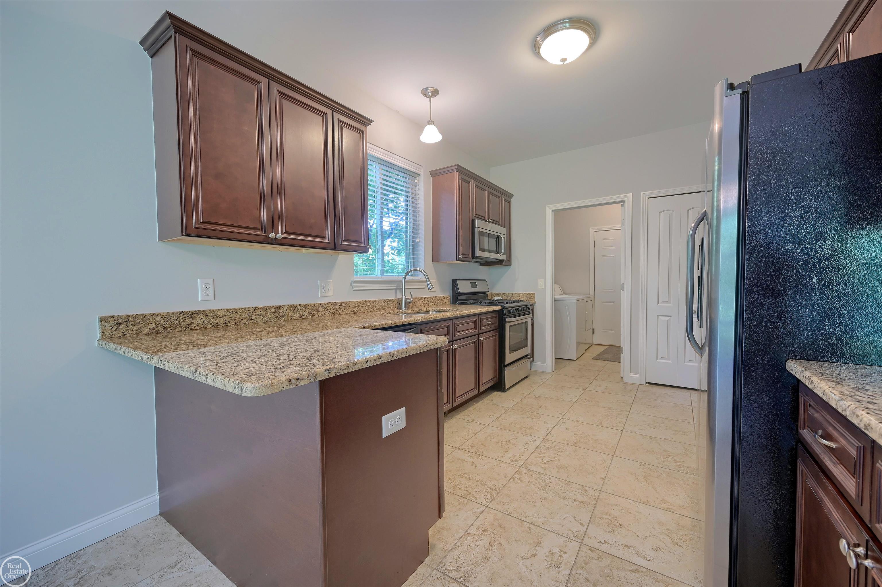 8199 22 Mile Road, Unit RIGHT SIDE ) Utica, MI 48317 - Photo 35 of 59