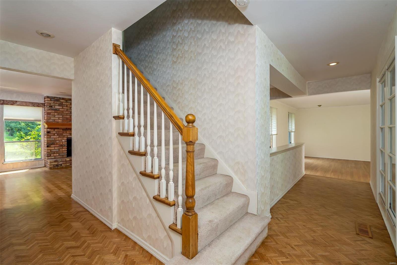 478 Ridgecorde Place St. Louis, MO 63141 - Photo 2 of 18 Gallery Image 2