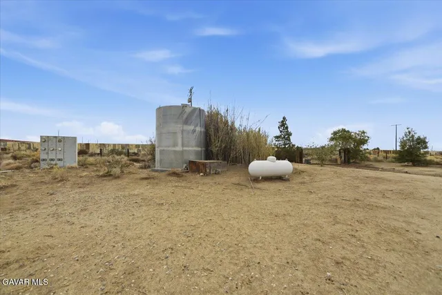 $1,350,000 | 44005 90th Street East, Lancaster, CA 93535