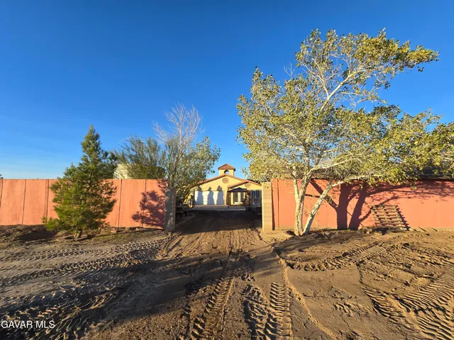 $1,350,000 | 44005 90th Street East, Lancaster, CA 93535