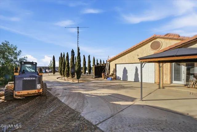 $1,500,000 | 44005 90th Street East, Lancaster, CA 93535