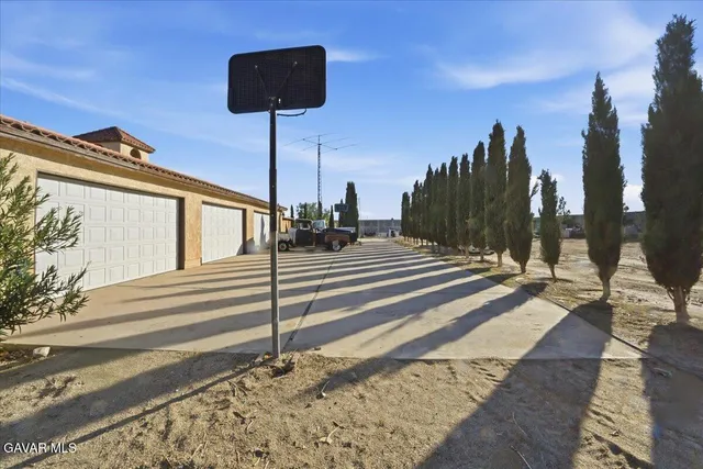 $1,500,000 | 44005 90th Street East, Lancaster, CA 93535