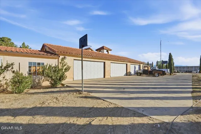 $1,500,000 | 44005 90th Street East, Lancaster, CA 93535