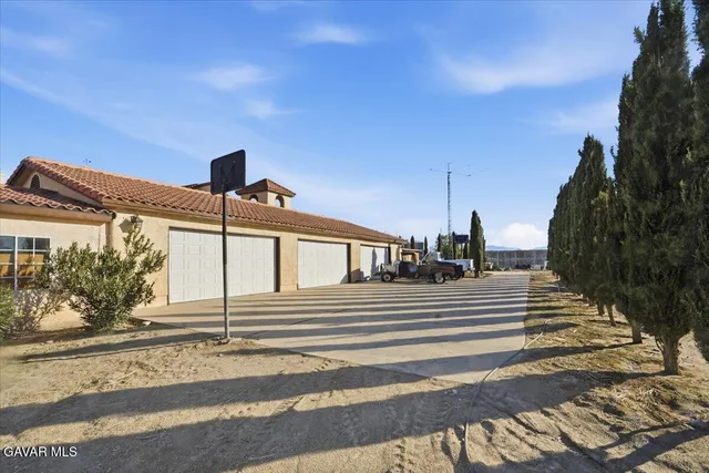 $1,500,000 | 44005 90th Street East, Lancaster, CA 93535