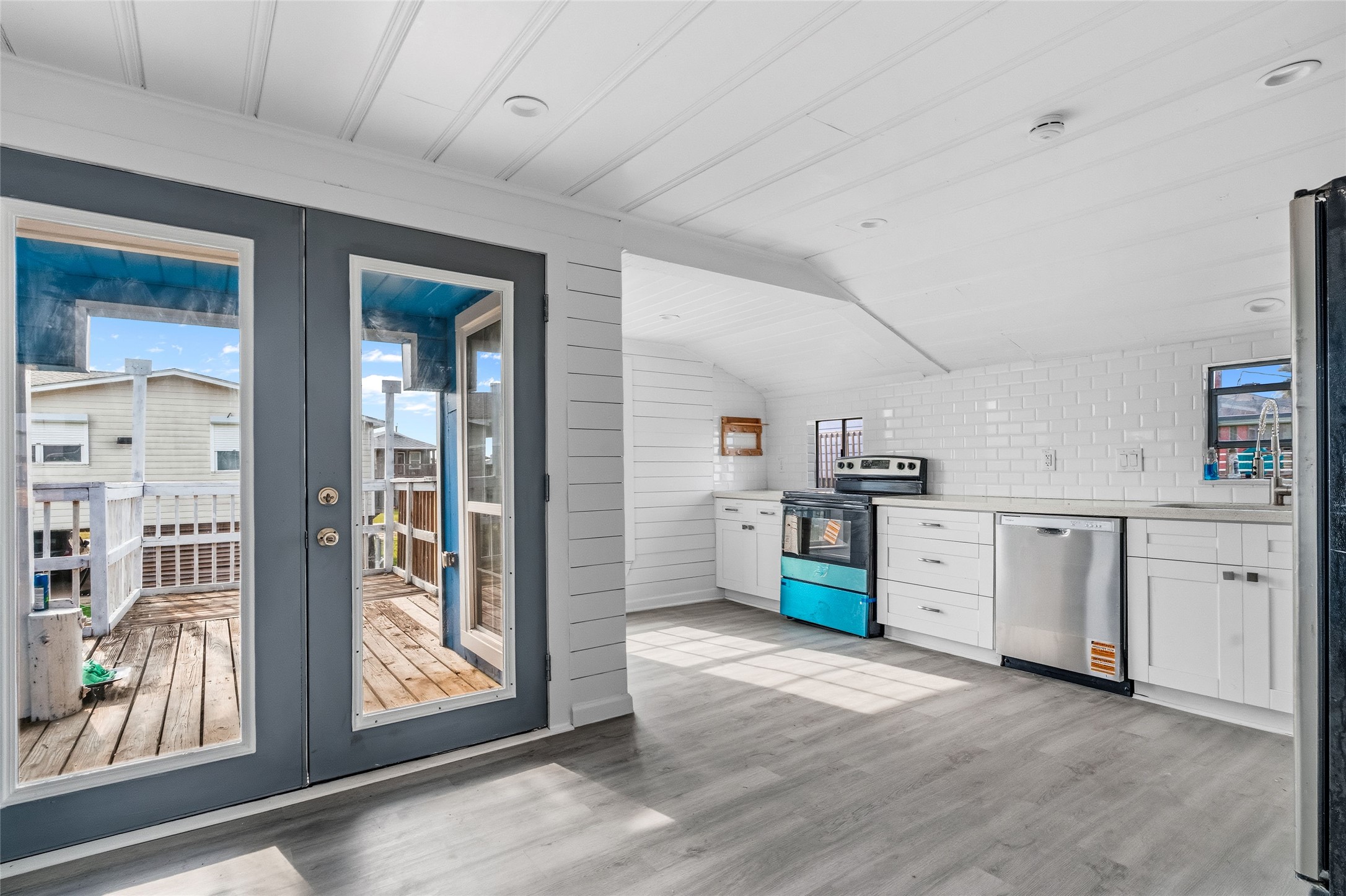 416 Seabean Street Surfside Beach, TX 77541 - Photo 15 of 27 a view of a kitchen with electric appliances