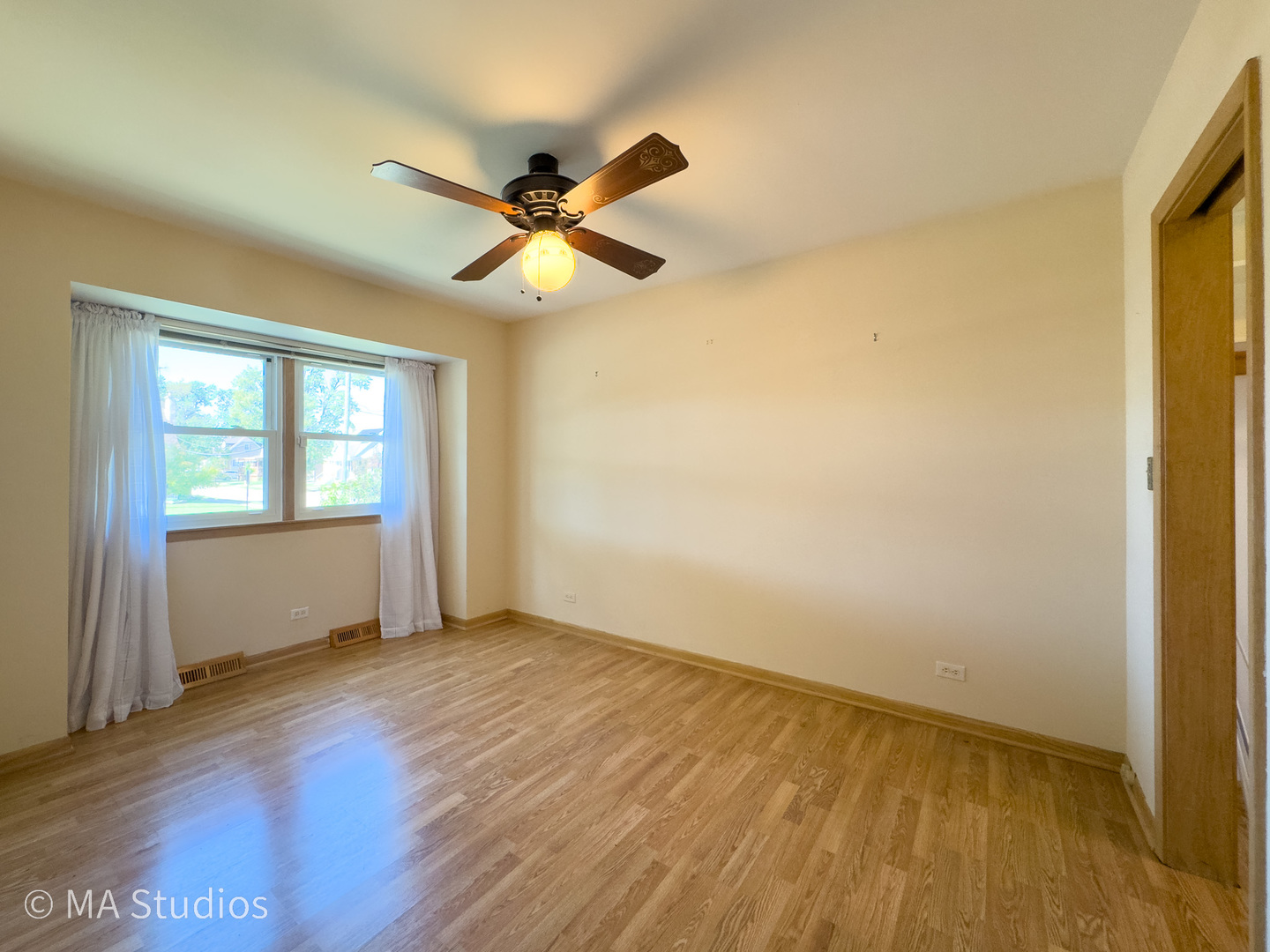 8636 40th Street Lyons, IL 60534 - Photo 18 of 50 a view of empty room with wooden floor and fan