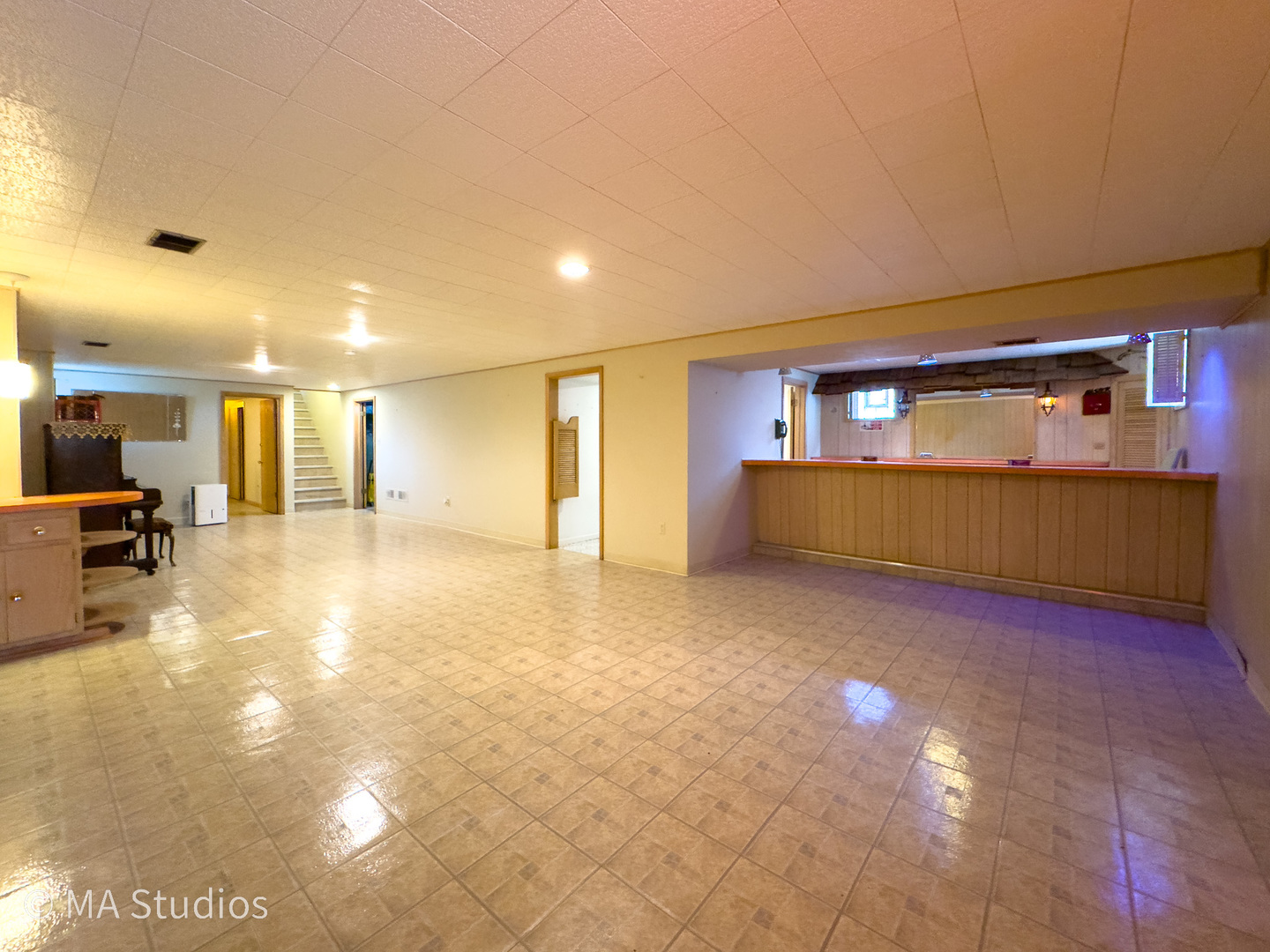 8636 40th Street Lyons, IL 60534 - Photo 32 of 50 a view of an empty room with a window