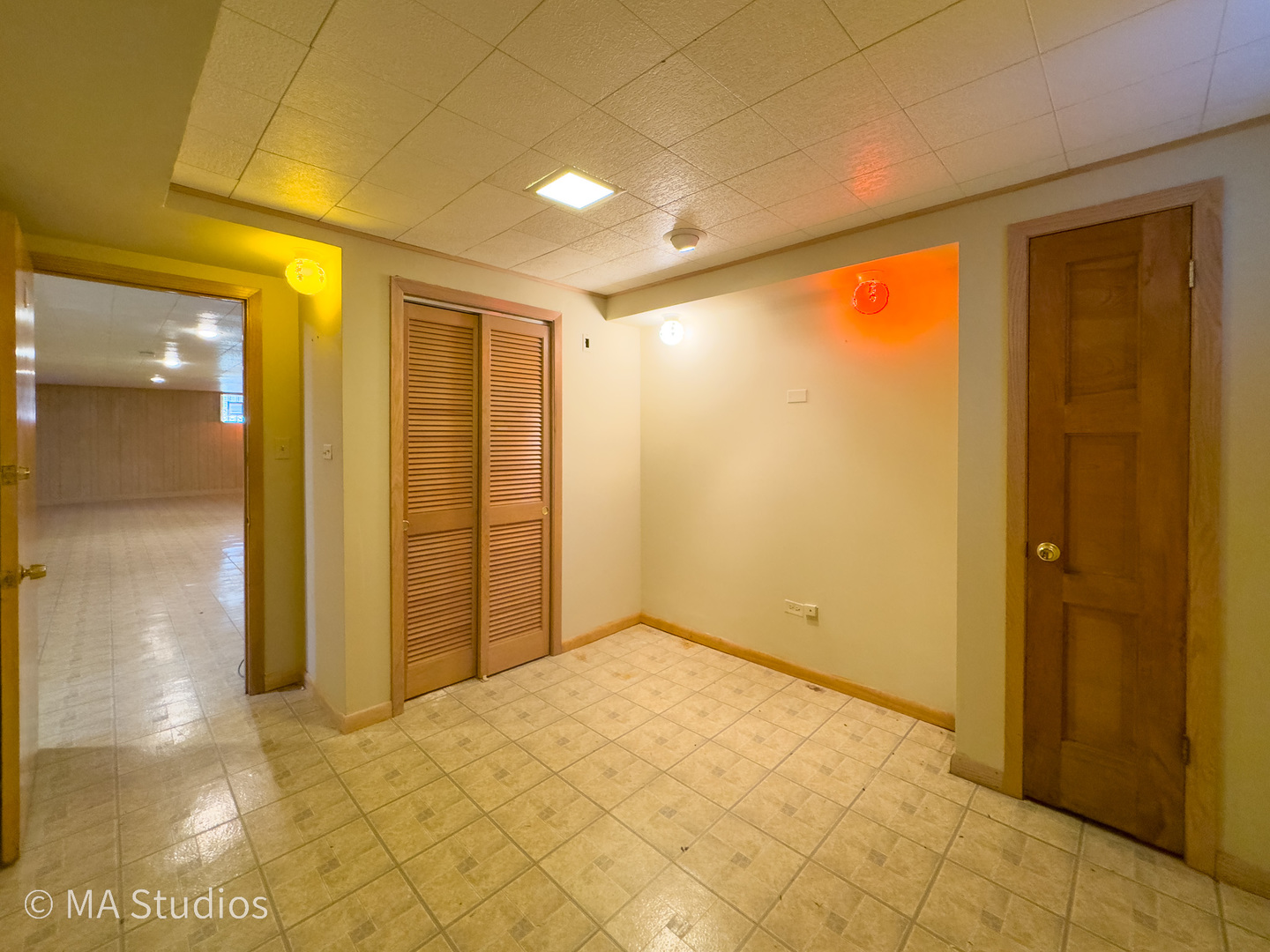 8636 40th Street Lyons, IL 60534 - Photo 37 of 50 a view of an empty room