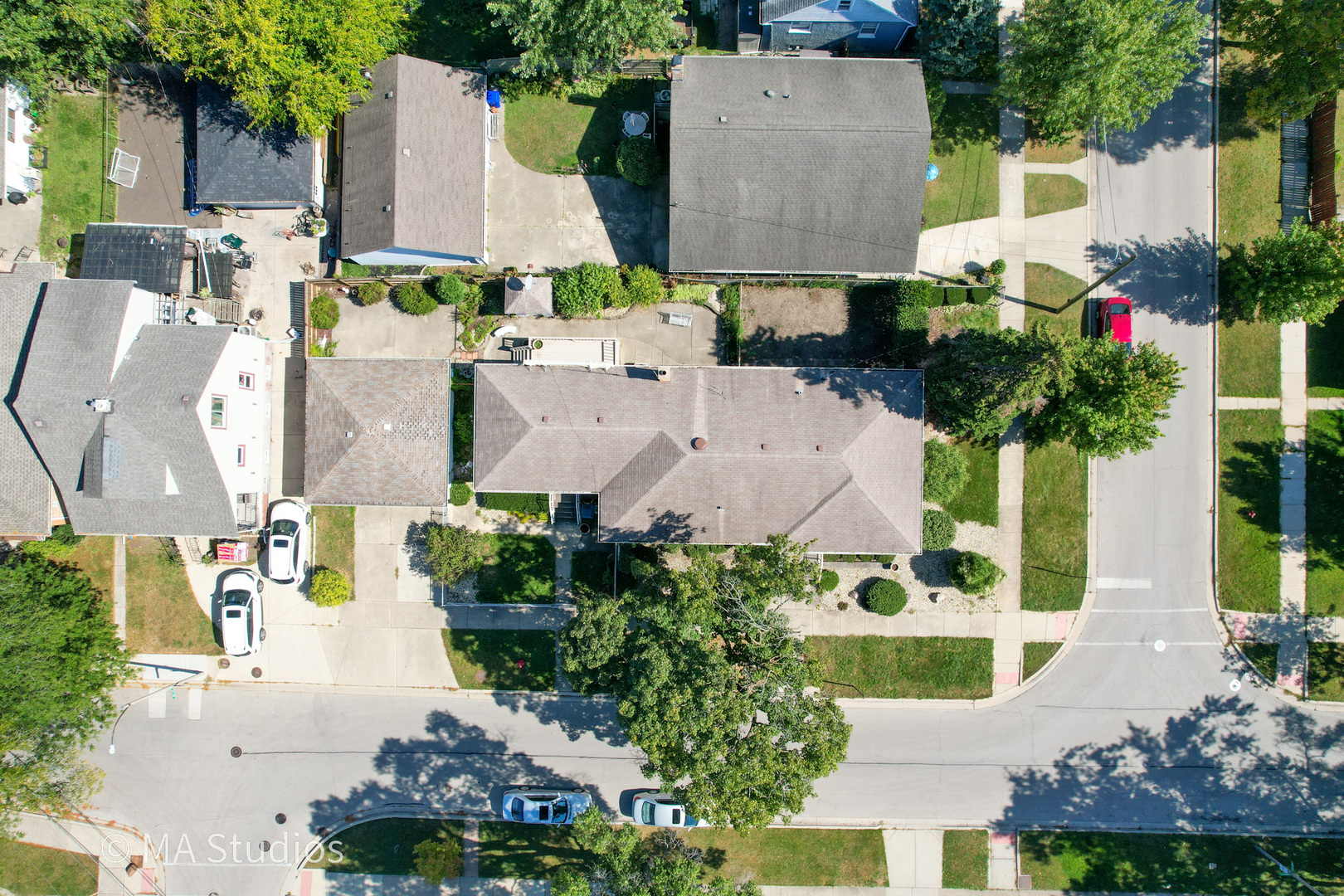 8636 40th Street Lyons, IL 60534 - Photo 46 of 50 an aerial view of multiple houses with outdoor space