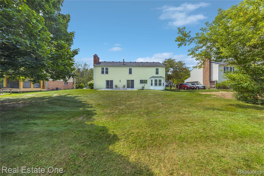 36241 Fredericksburg Road Farmington Hills, MI 48331 - Photo 5 of 48