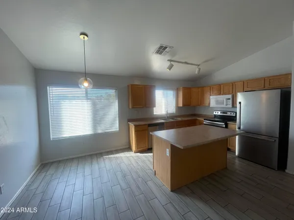 $2,300 | 3201 East Kerry Lane, Phoenix, AZ 85050