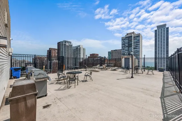 $299,000 | 450 West Briar Place, Unit 13D, Chicago, IL 60657