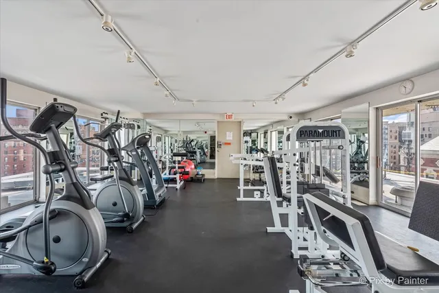 $299,000 | 450 West Briar Place, Unit 13D, Chicago, IL 60657