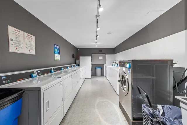 $299,000 | 450 West Briar Place, Unit 13D, Chicago, IL 60657