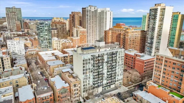 $299,000 | 450 West Briar Place, Unit 13D, Chicago, IL 60657