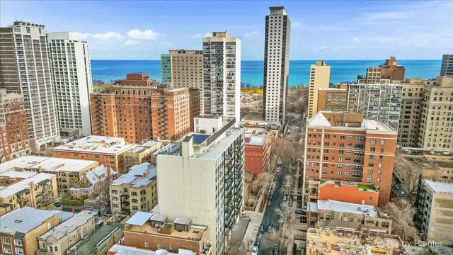$299,000 | 450 West Briar Place, Unit 13D, Chicago, IL 60657