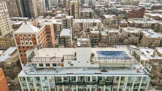 $299,000 | 450 West Briar Place, Unit 13D, Chicago, IL 60657