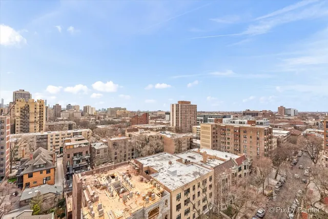 $299,000 | 450 West Briar Place, Unit 13D, Chicago, IL 60657