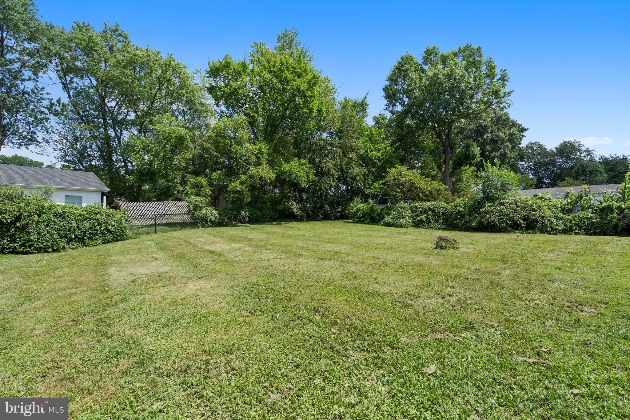 226 West Ash Road Sterling, VA 20164 - Photo 15 of 16 Back yard