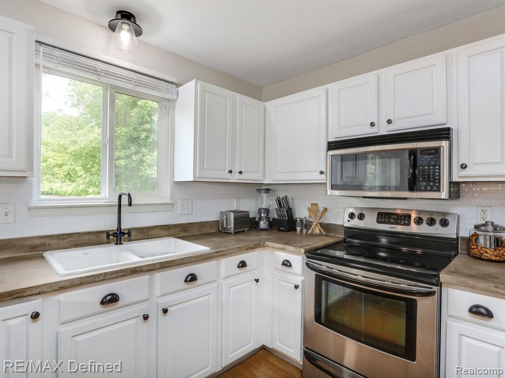 2989 Gravel Ridge Drive Rochester Hills, MI 48307 - Photo 10 of 31