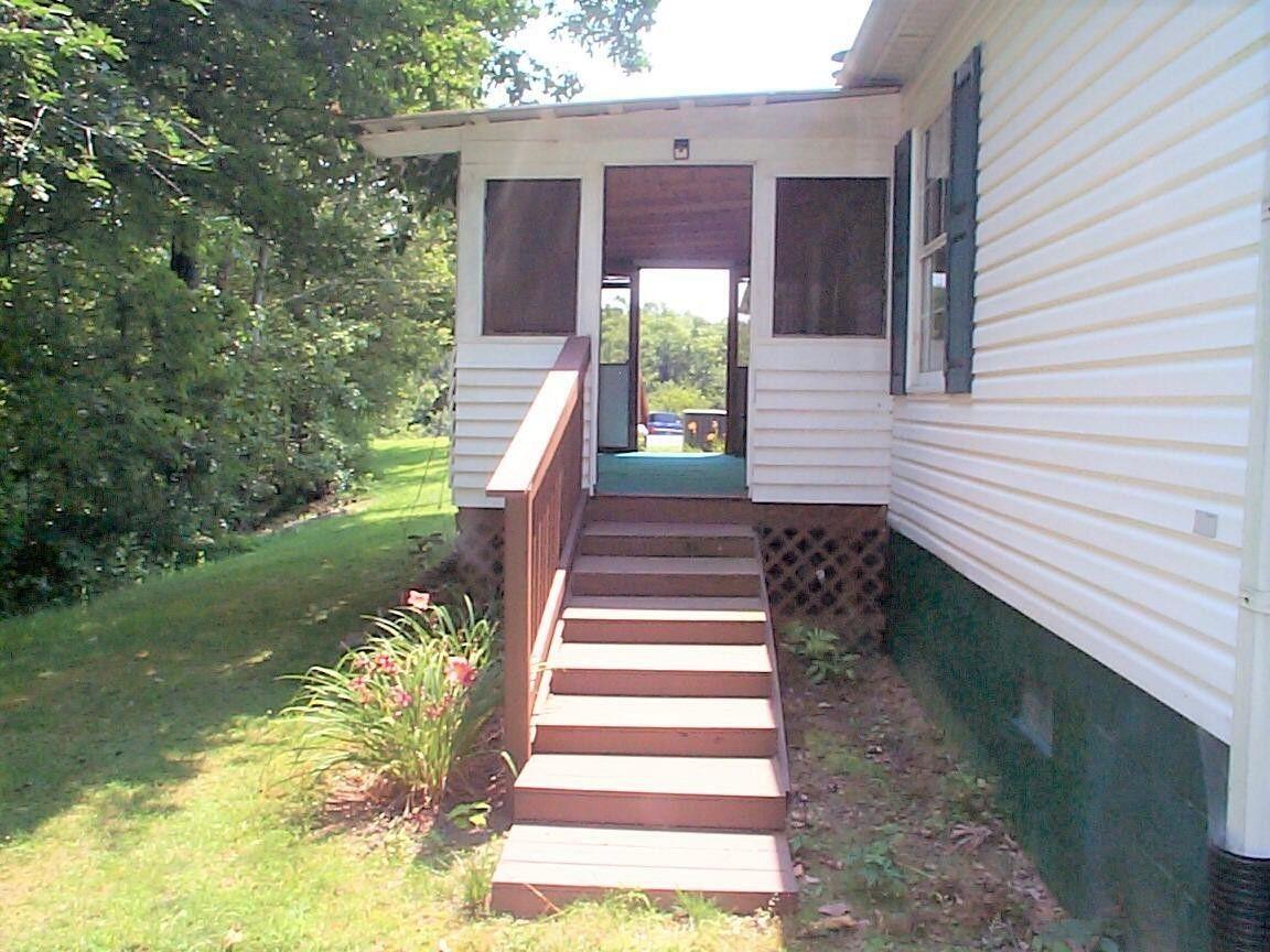 13575 Brown Ridge Screened in Back Porch