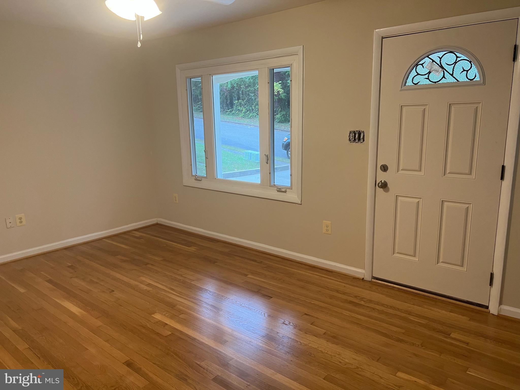 3801 Findley Road Woodbridge, VA 22193 - Photo 12 of 15 Living room