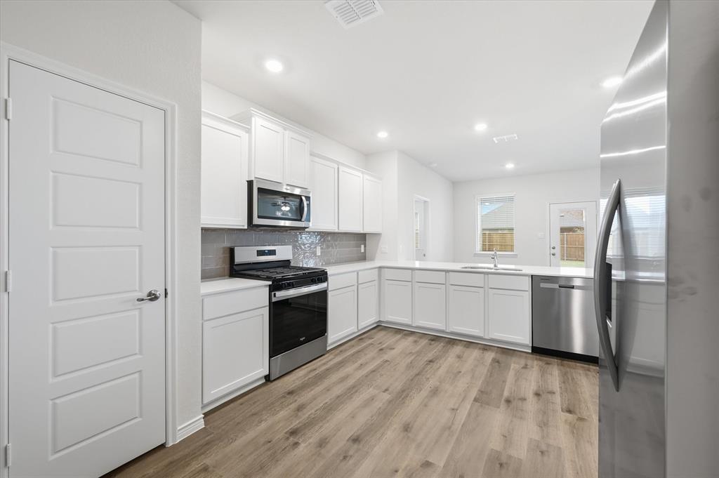 2432 Grapevine Way Celina, TX 75009 - Photo 7 of 32