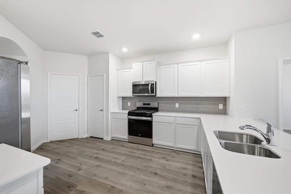 2432 Grapevine Way Celina, TX 75009 - Photo 9 of 32