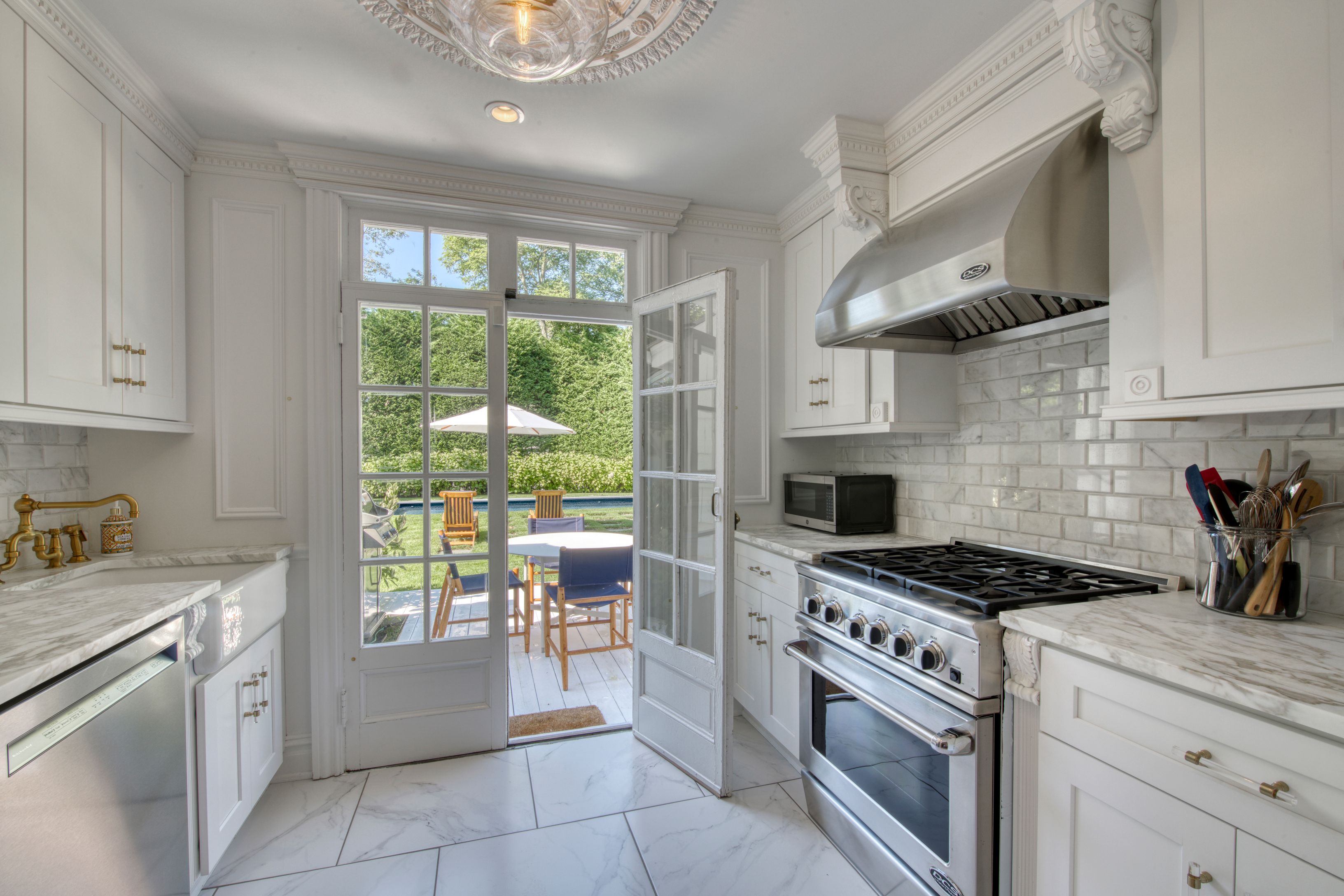 55 Shrubland Road Southampton, NY 11968 - Photo 8 of 15 Kitchen