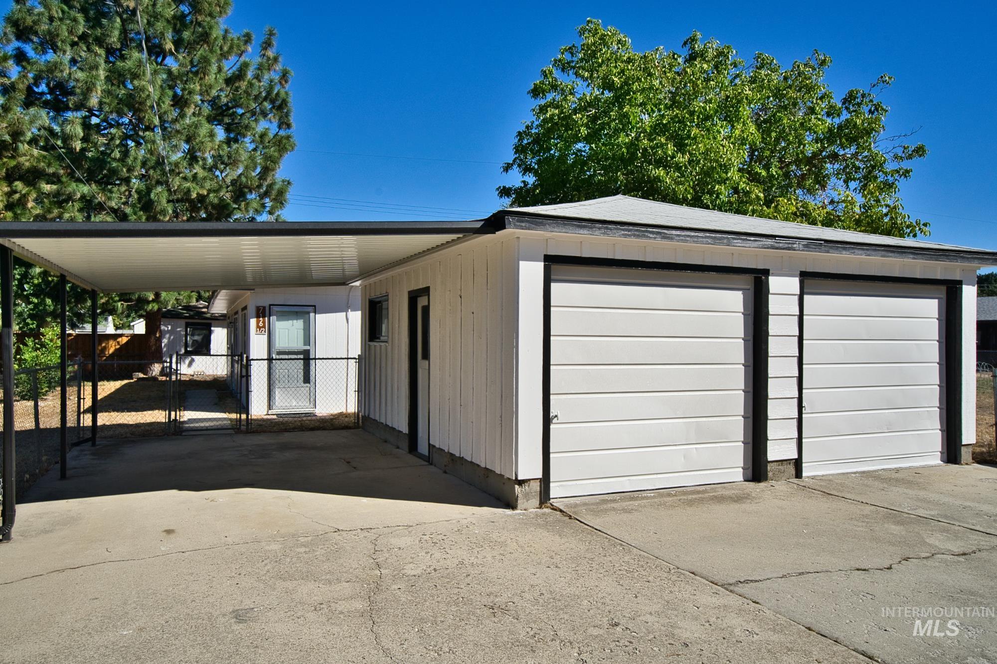 716 West Linden Street Boise, ID 83706 - Photo 41 of 47 Garage with a gate and driveway