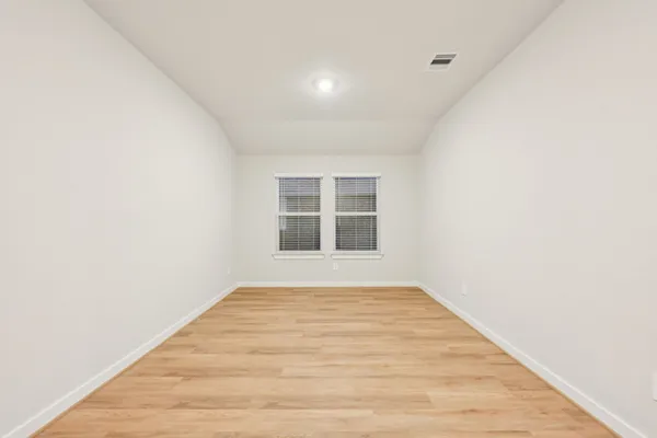 a view of empty room with window