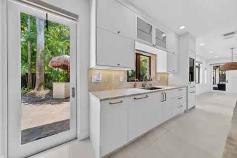 $3,400,000 | 2719 Northeast 19th Street, Fort Lauderdale, FL 33305